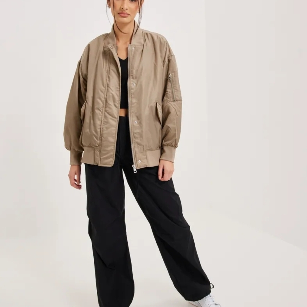 BNWT Only Women's Tan Bomber Jacket Size Small Fits Oversized (More Like Xl-1X)